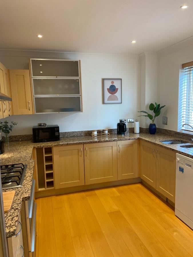 2 Bedroom, 2 Bathroom Apartment With Free Parking In A Great Location Cambridge Zewnętrze zdjęcie