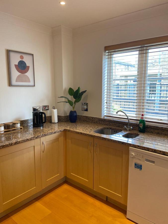 2 Bedroom, 2 Bathroom Apartment With Free Parking In A Great Location Cambridge Zewnętrze zdjęcie