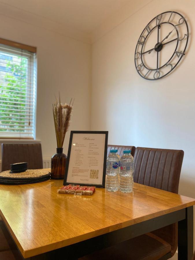 2 Bedroom, 2 Bathroom Apartment With Free Parking In A Great Location Cambridge Zewnętrze zdjęcie