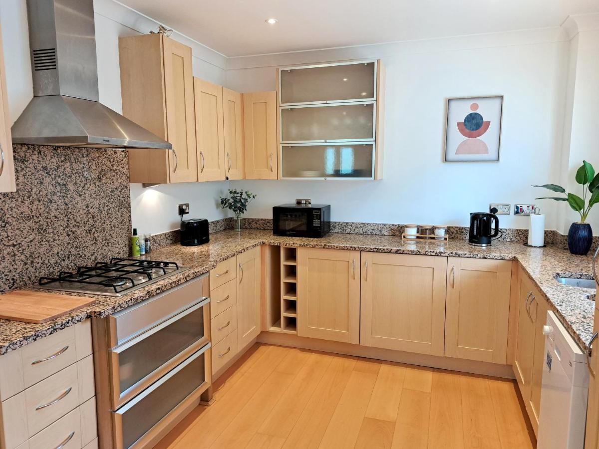 2 Bedroom, 2 Bathroom Apartment With Free Parking In A Great Location Cambridge Zewnętrze zdjęcie