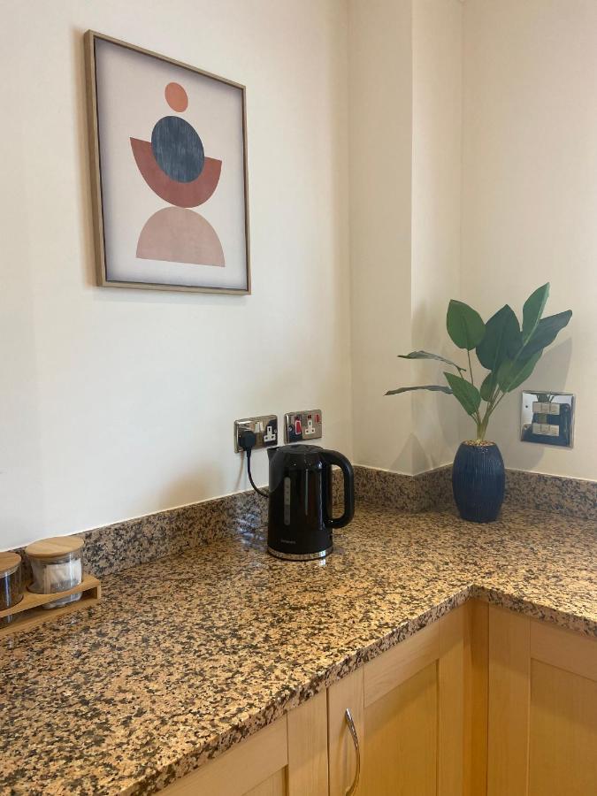 2 Bedroom, 2 Bathroom Apartment With Free Parking In A Great Location Cambridge Zewnętrze zdjęcie
