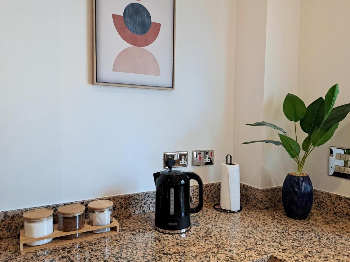 2 Bedroom, 2 Bathroom Apartment With Free Parking In A Great Location Cambridge Zewnętrze zdjęcie